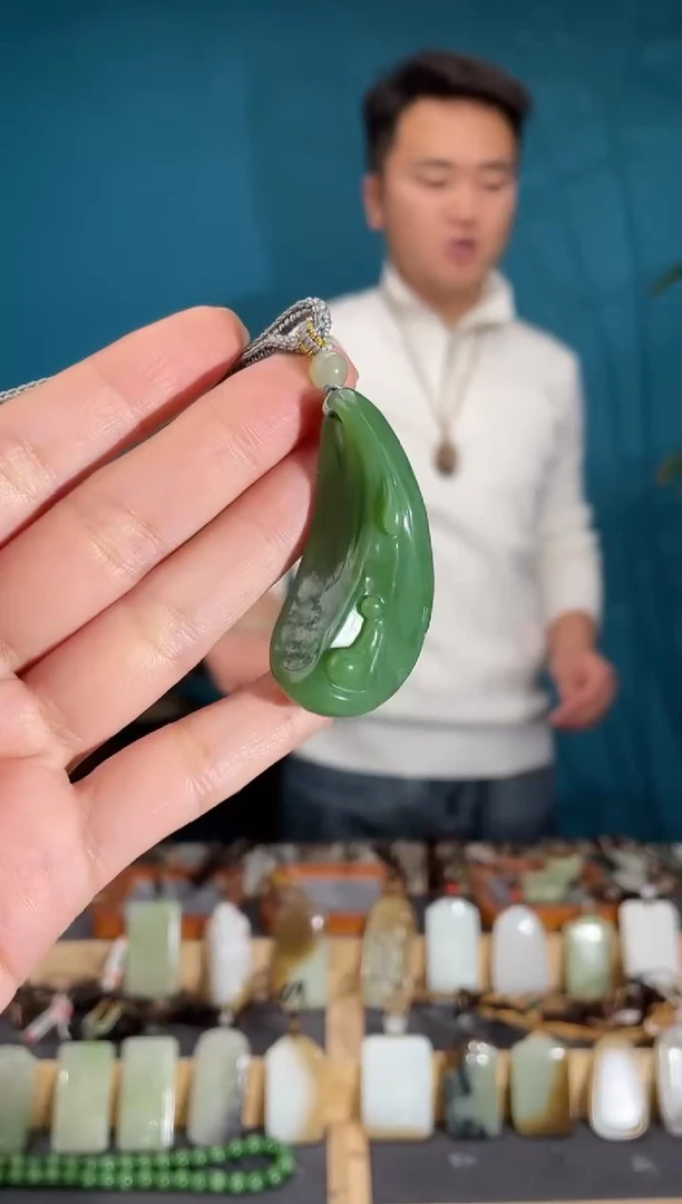 颈饰未镶嵌和田玉1