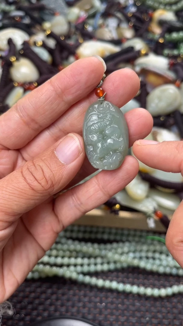 【闪购商品】和田玉颈饰未镶嵌多样性发货没有证书拍一发一有瑕