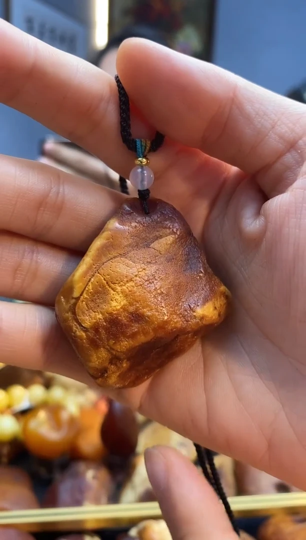 未镶嵌颈饰琥珀吊坠