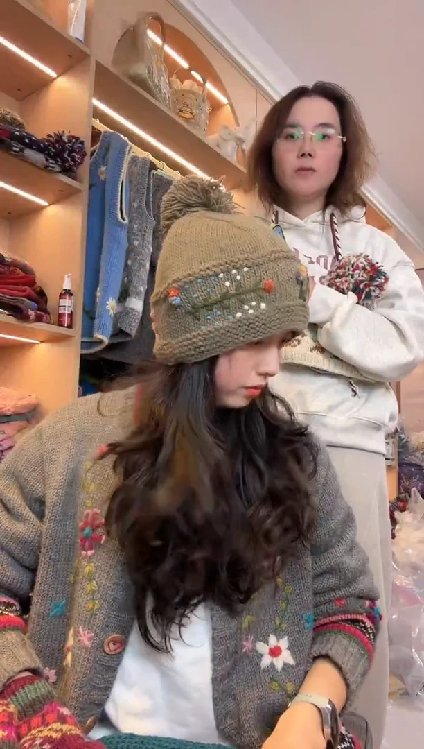 羊毛百羊毛驼色刺绣单球帽