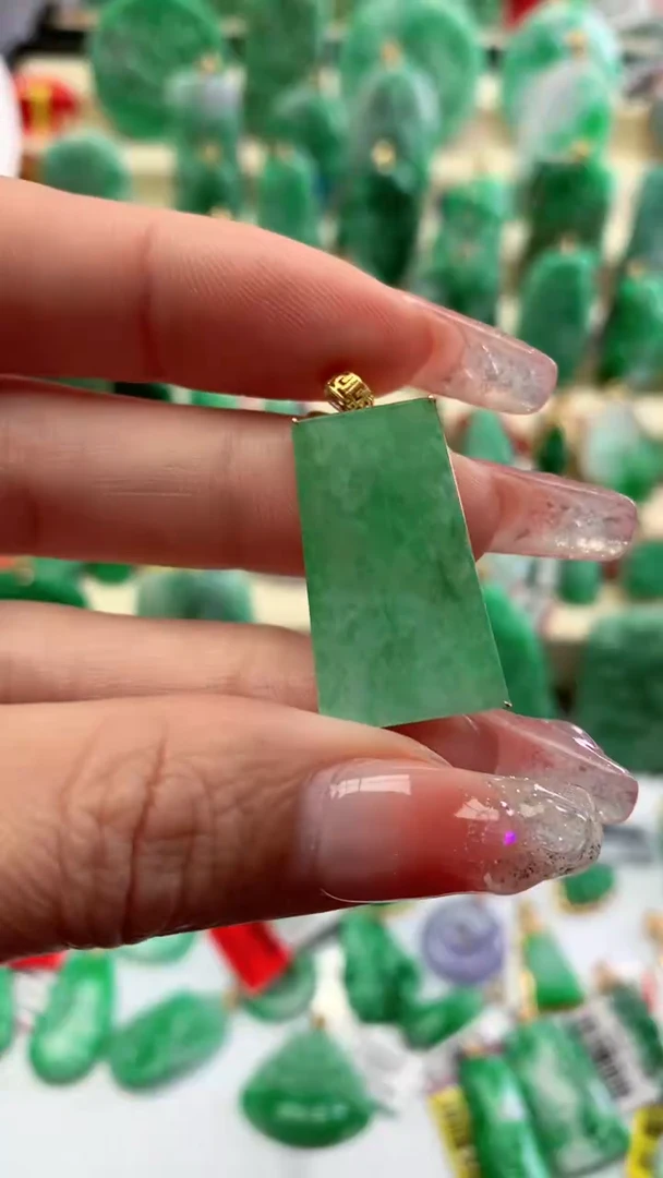 【闪购商品】翡翠颈饰18K金镶嵌挂件