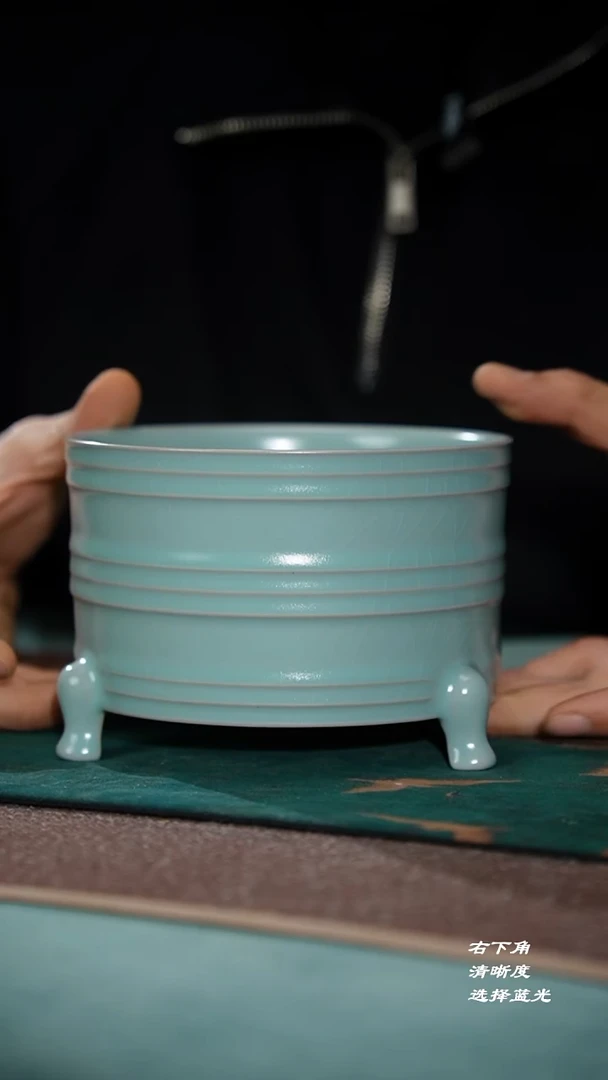 63-3三足弦纹尊（14cm不完美）