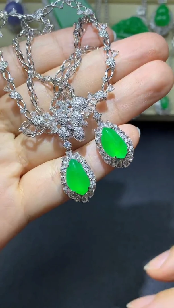 翡翠18K金镶嵌颈饰661-中国好珍宝