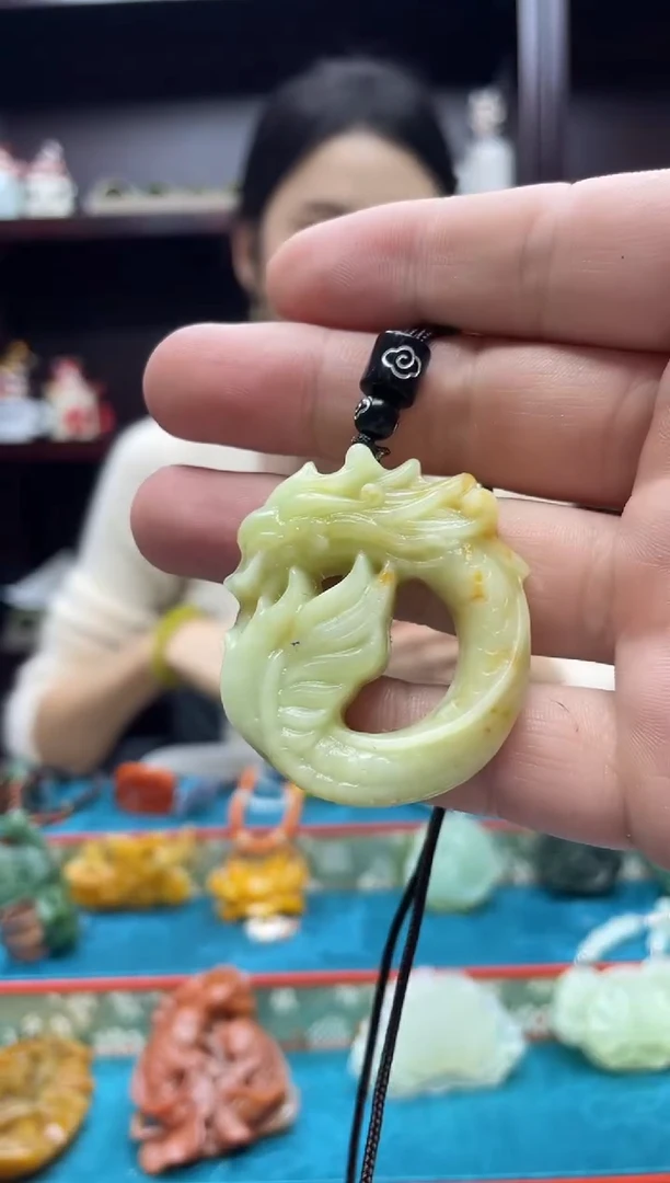 未镶嵌岫玉吊坠·