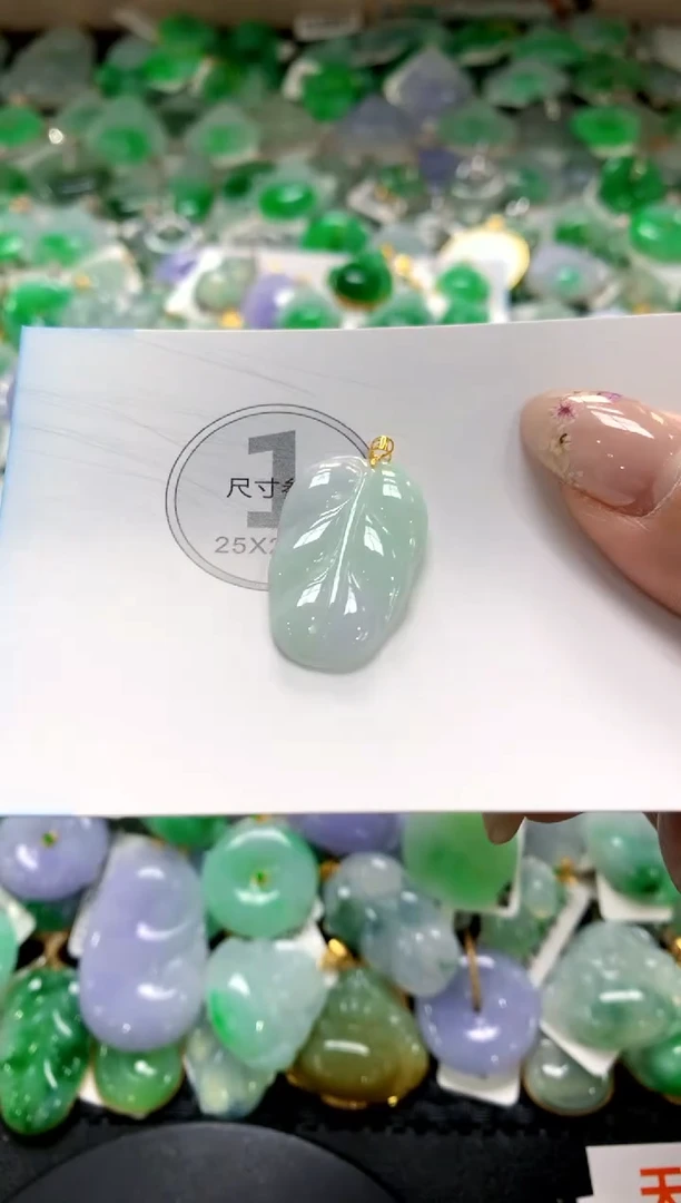 翡翠18K金镶嵌颈饰1111111111111111