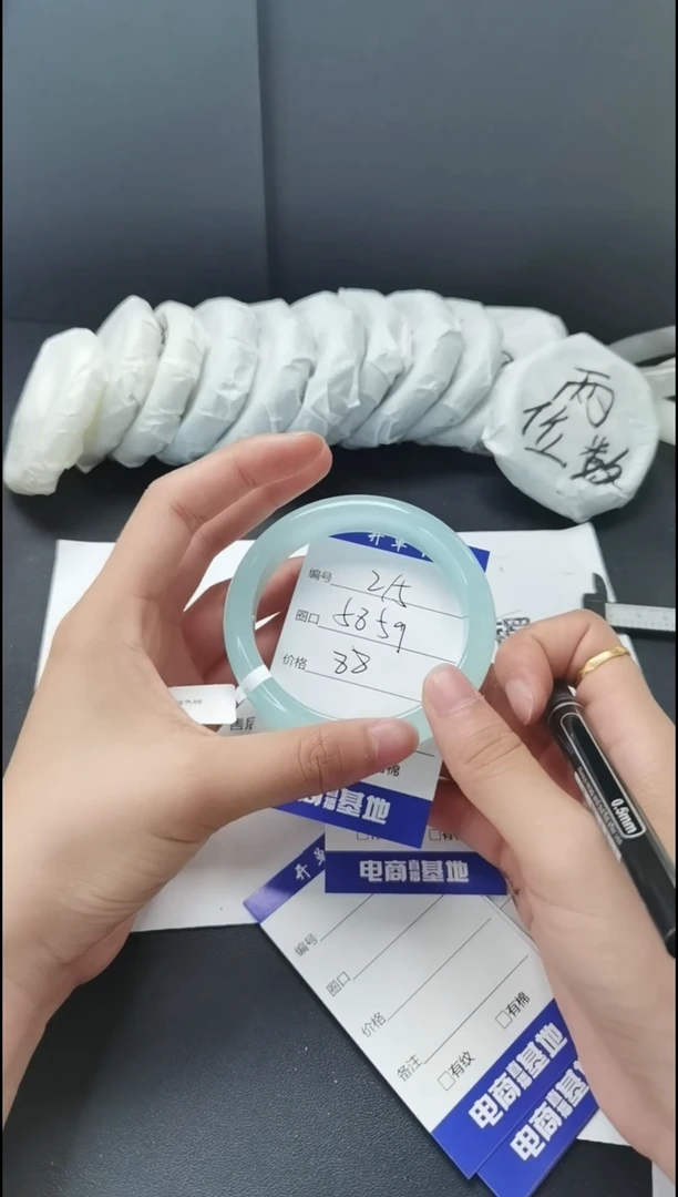 石英质玉手镯未镶嵌58-59