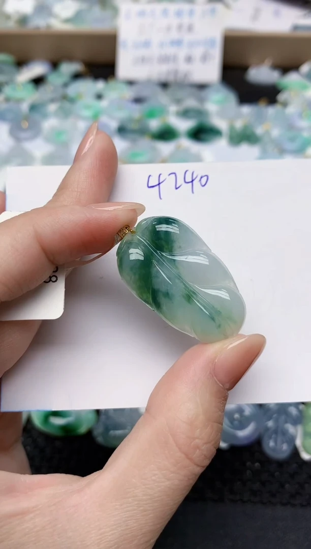 颈饰18K金镶嵌翡翠天然缅甸A货翡翠百元以上9元证书费自理