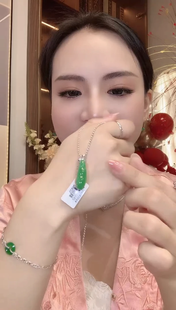 【闪购商品】翡翠吊坠(不含链)18K金镶嵌A17