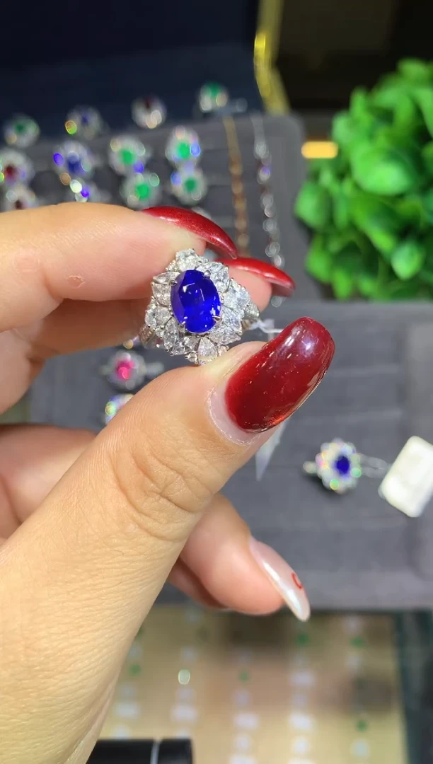 戒指蓝宝石18K金镶嵌3.1ct