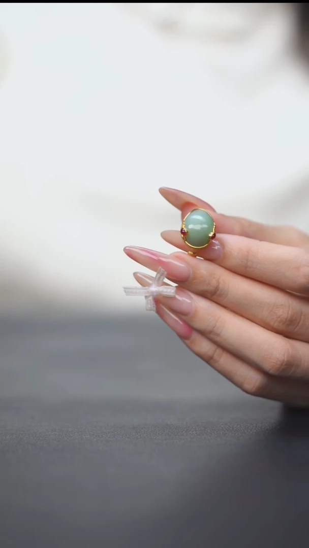 未镶嵌戒指和田玉粉青无结构灵蛇 HF70039