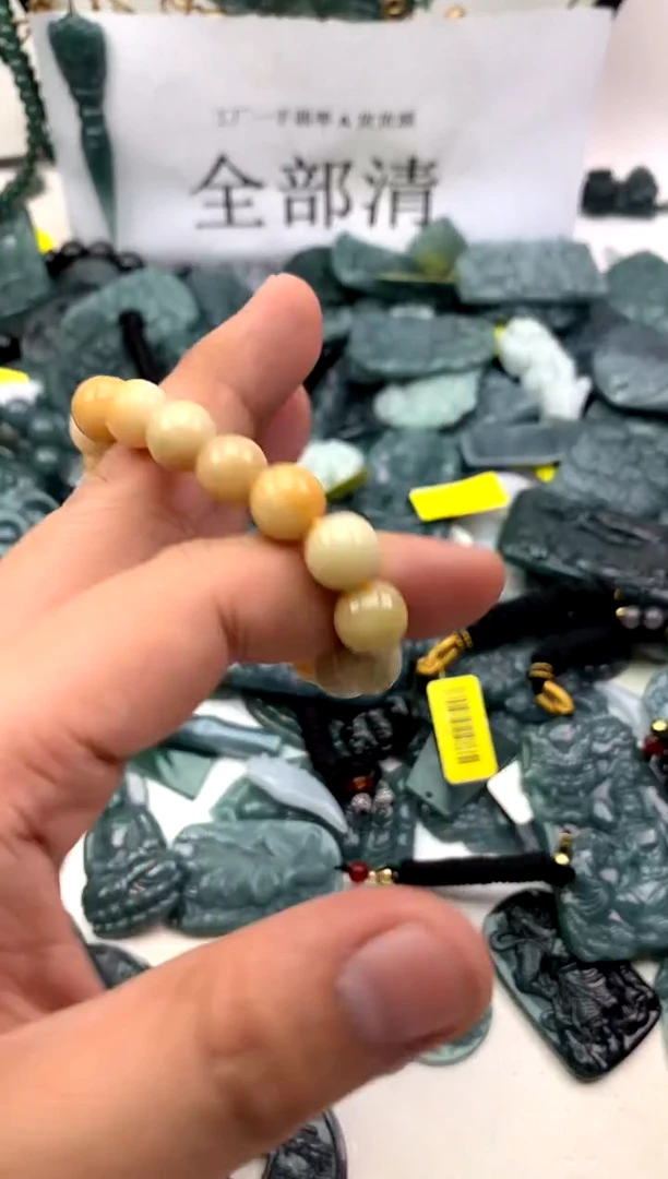 翡翠未镶嵌颈饰手串