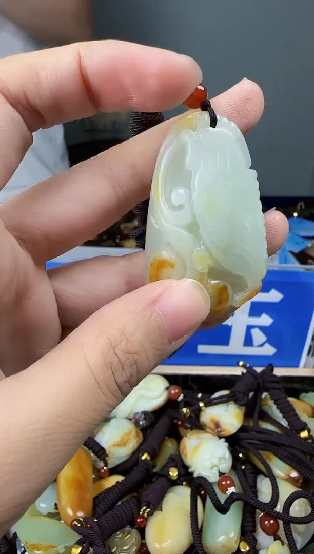 和田玉未镶嵌颈饰1