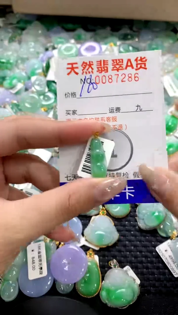 颈饰18K金镶嵌翡翠1111111111111111