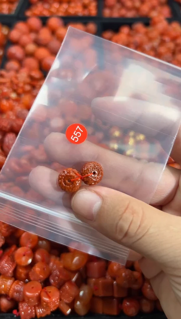 南红玛瑙未镶嵌颈饰1