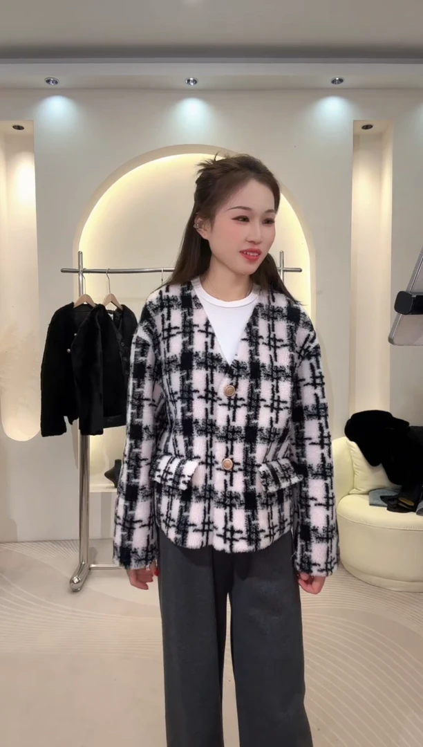 100羊毛外套一件