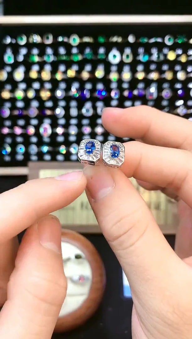 海蓝宝石耳饰银S925镶嵌......