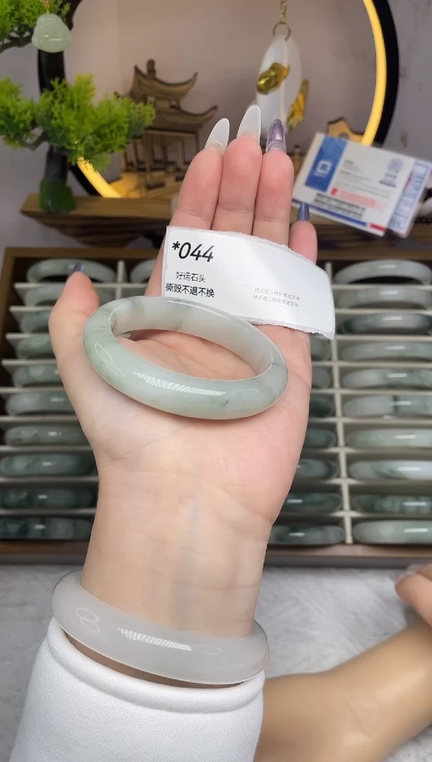 未镶嵌手镯石英质玉044瑕