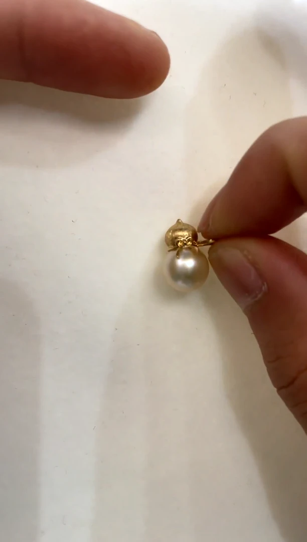 吊坠(赠链)18K金镶嵌海水珍珠 9-10