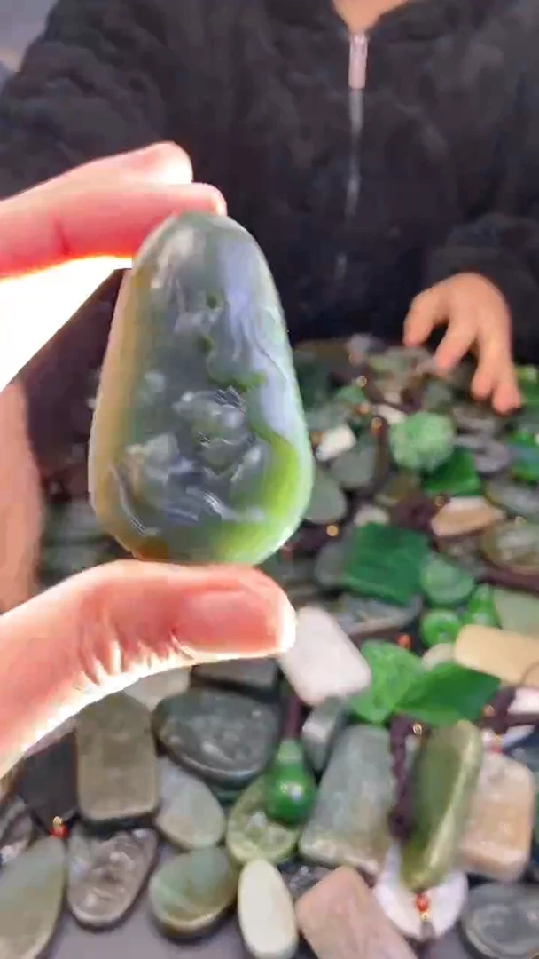 颈饰未镶嵌和田玉1