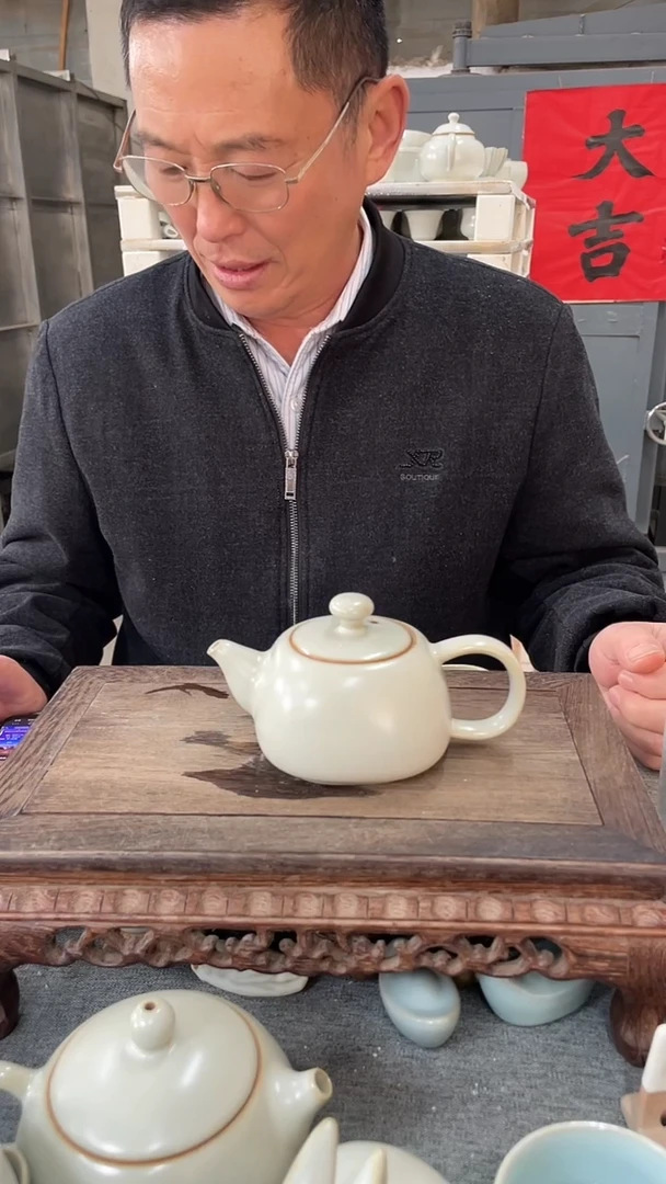 瓷片月白柿园壶.。。