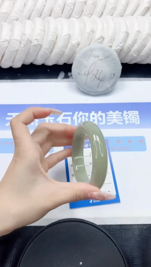 未镶嵌手镯石英质玉121-58.8