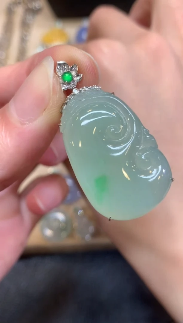 翡翠18K金镶嵌颈饰如意【无服务费】