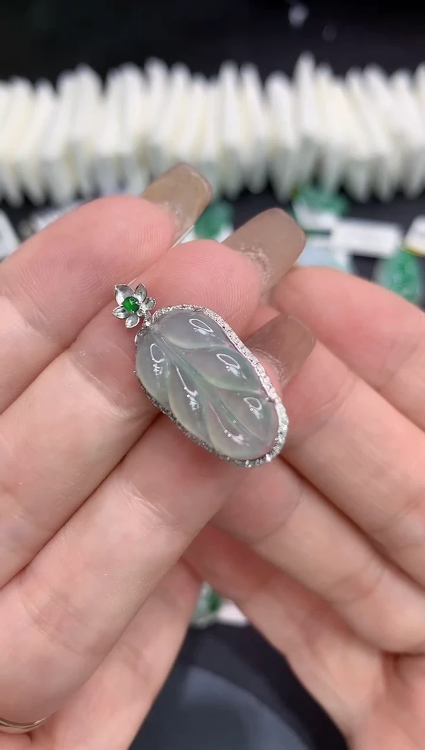吊坠(不含链)18K金镶嵌翡翠111