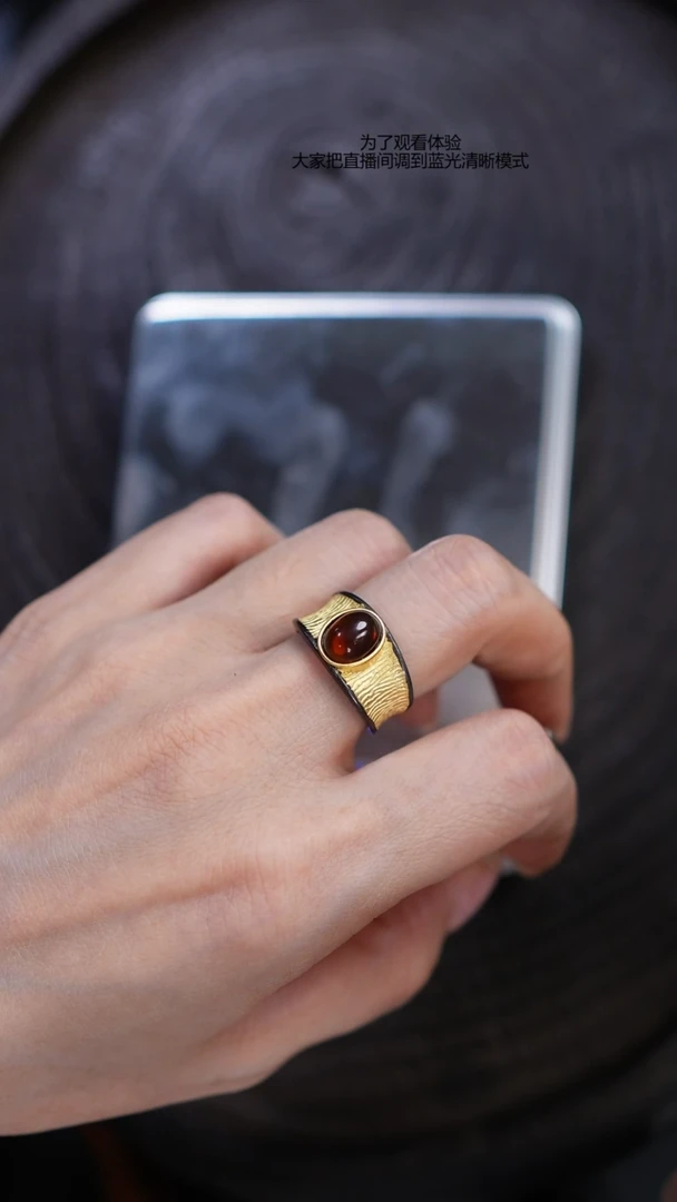 未镶嵌蓝珀裸石红蓝珀戒指