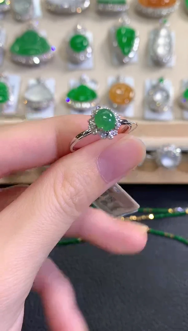 18K金镶嵌戒指翡翠秋日珠宝Q27