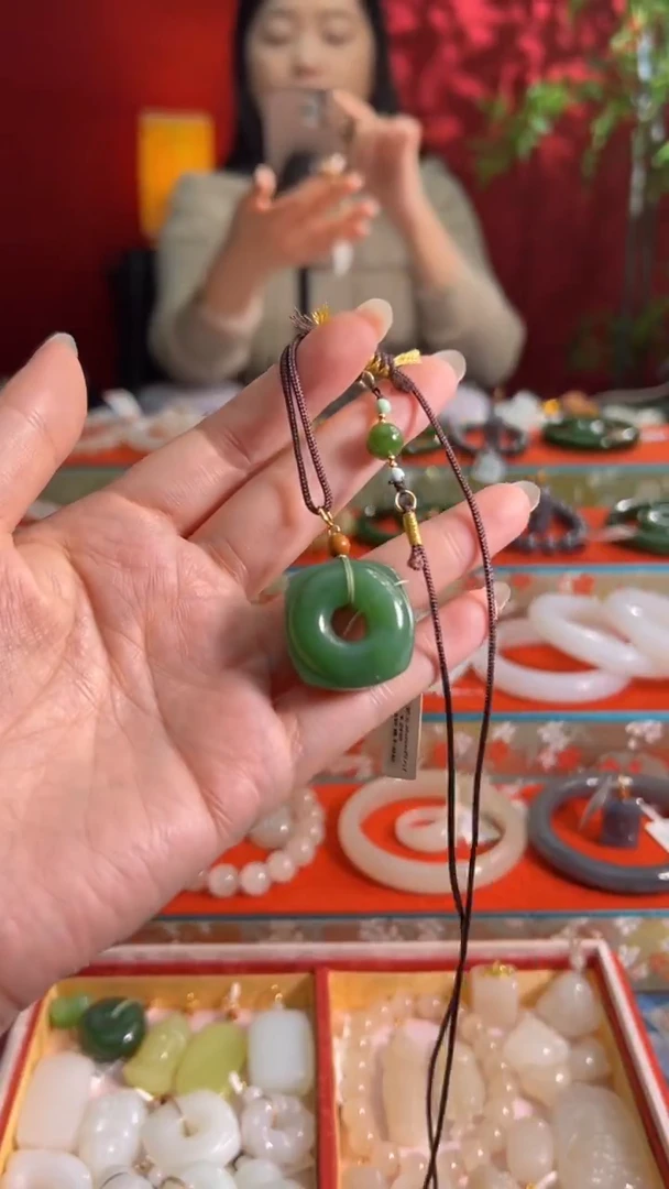 颈饰未镶嵌和田玉碧玉方圆扣吊坠