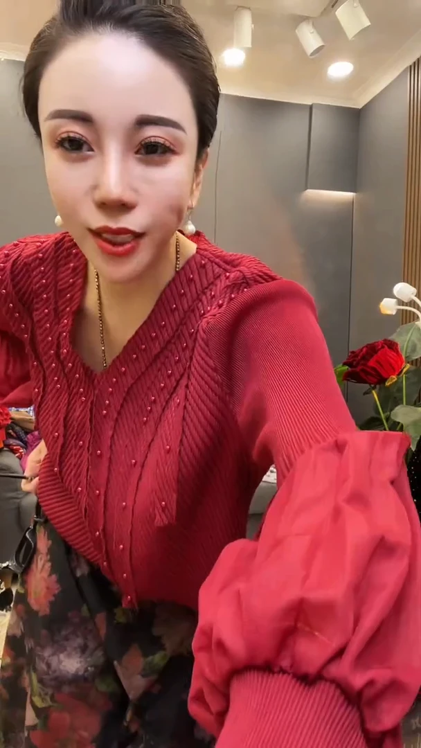 聚酯纤维（涤纶）红色 珠珠衫