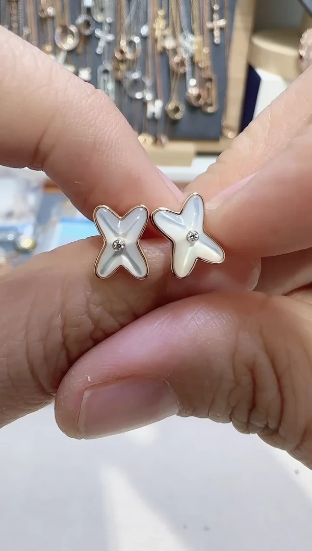 【闪购商品】天然钻石耳饰18K金镶嵌多样性发货发其一