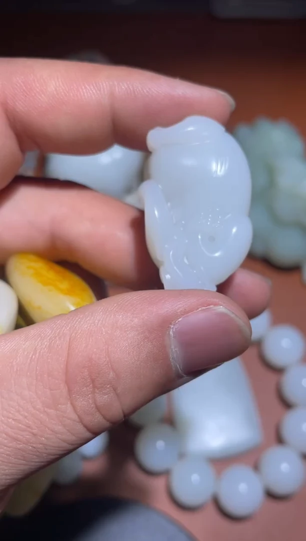 颈饰未镶嵌和田玉（糖玉）和田玉