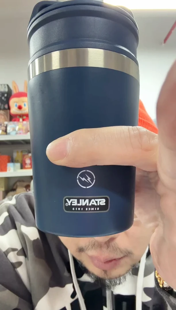 动态1闪电蓝色保温杯一个