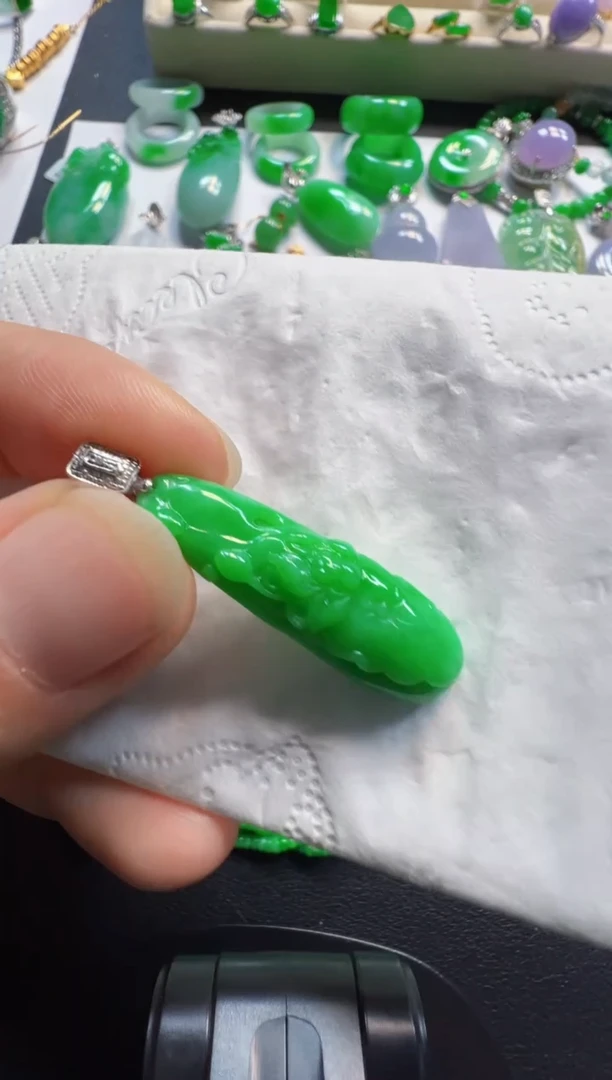 吊坠(不含链)18K金镶嵌翡翠2980