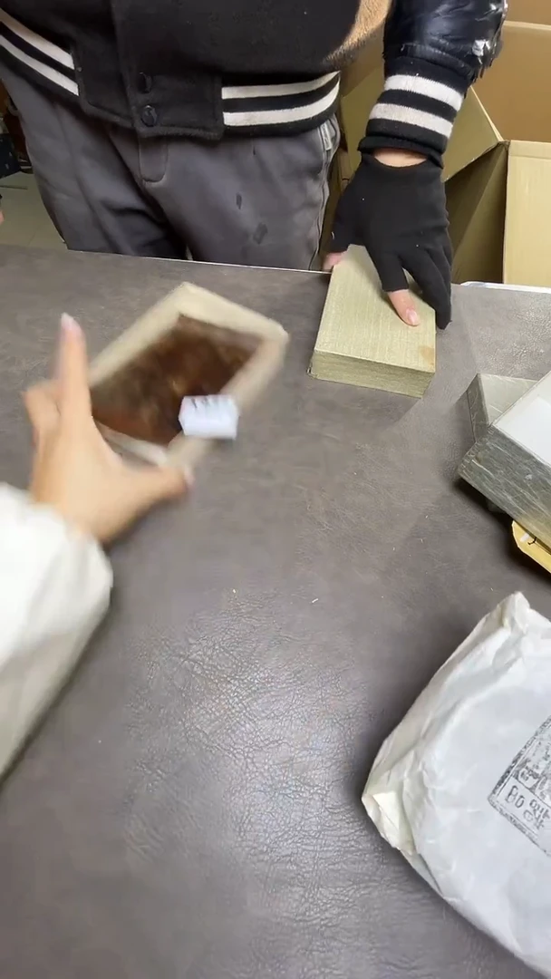 瓷片l***o默认微瑕，谨慎参拍A841