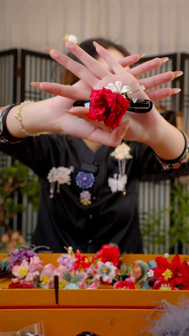 织绣丹**妹非遗绒花苏绣饰品