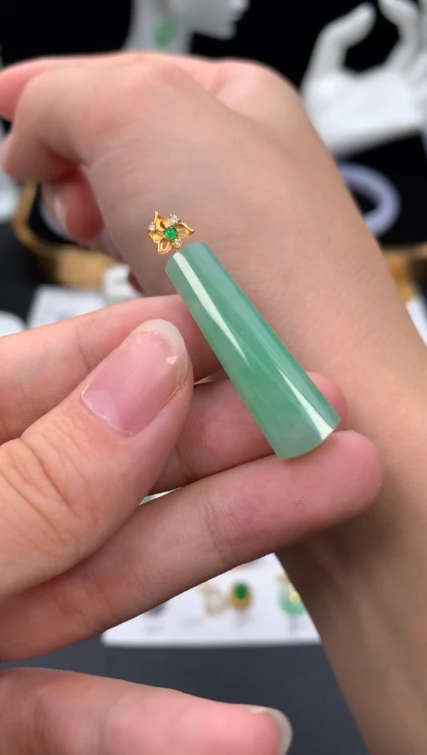18K金镶嵌摆件翡翠自营供应 48小时鉴赏期