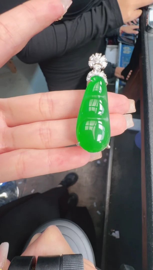 未镶嵌定制翡翠A货有轻微色差属于正常现象，豆子1