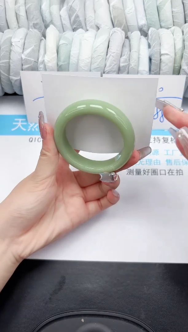 【闪购商品】石英质玉手镯未镶嵌51-52