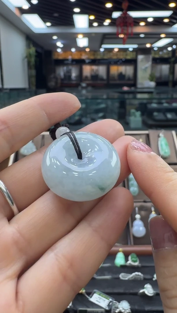 颈饰未镶嵌翡翠平安扣