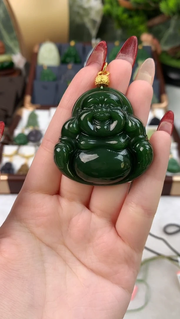 颈饰未镶嵌和田玉吊坠·