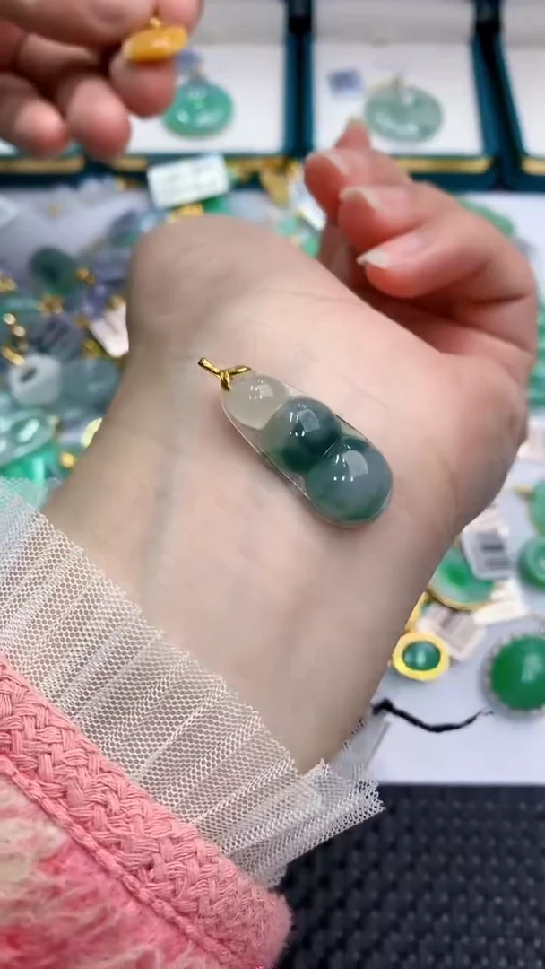 【闪购商品】翡翠颈饰18K金镶嵌            8