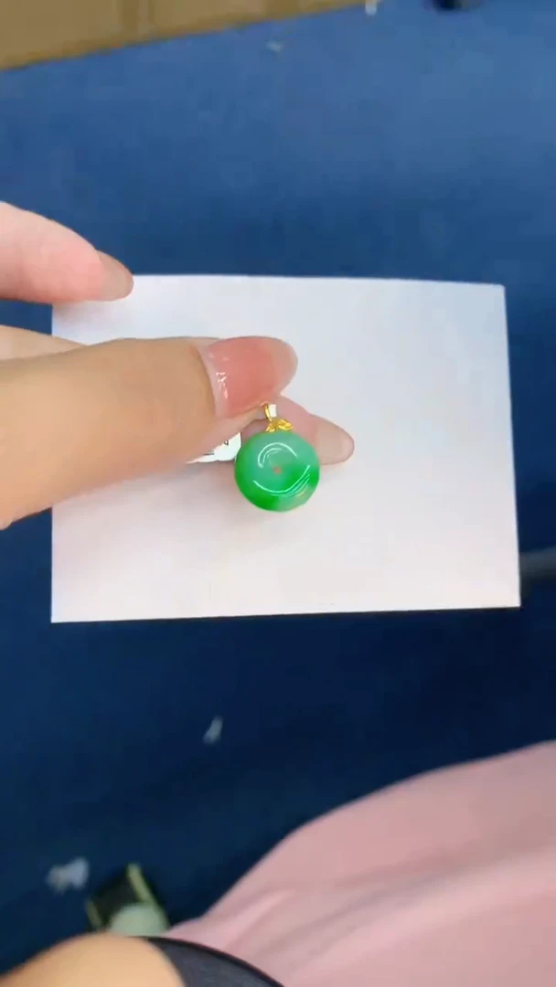 翡翠18K金镶嵌颈饰           1