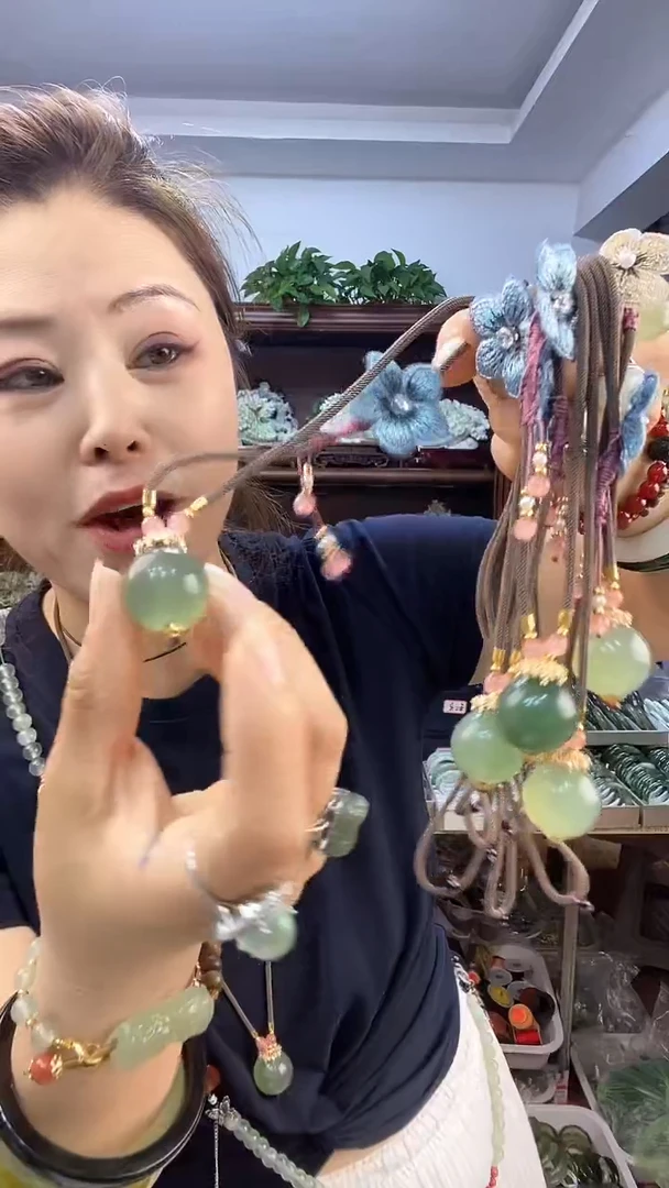 蛇纹石玉未镶嵌吊坠多样性发货其中之一