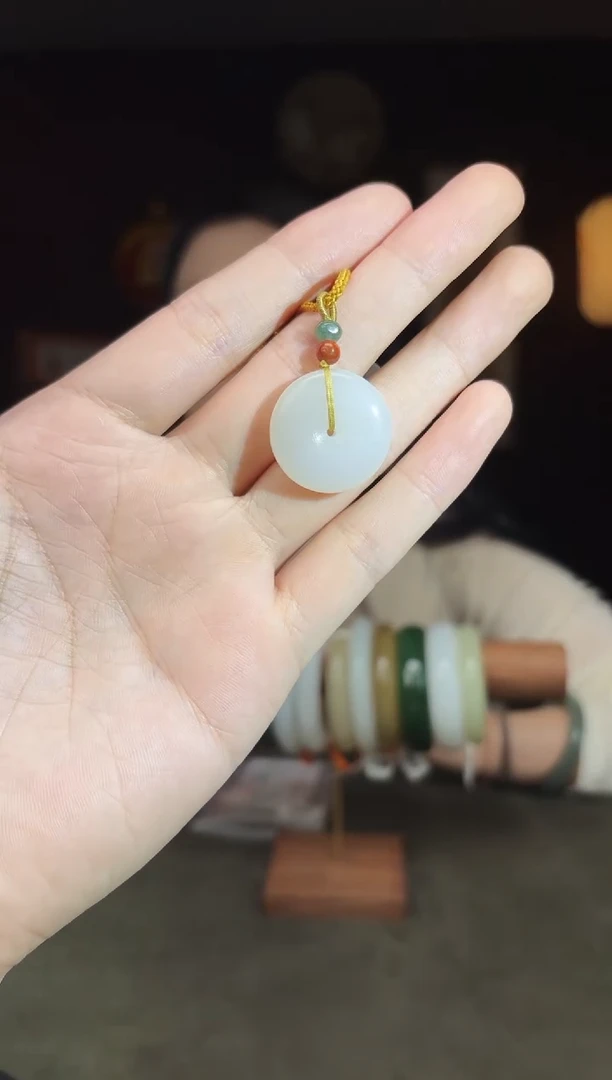 颈饰未镶嵌和田玉c4  平安扣