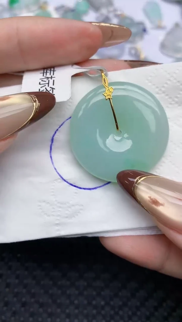 颈饰18K金镶嵌翡翠92   天然翡翠A货  百元以上9米证书费自理