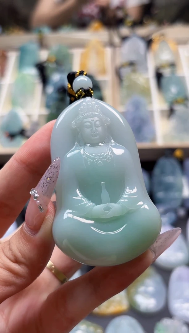 翡翠未镶嵌颈饰观音