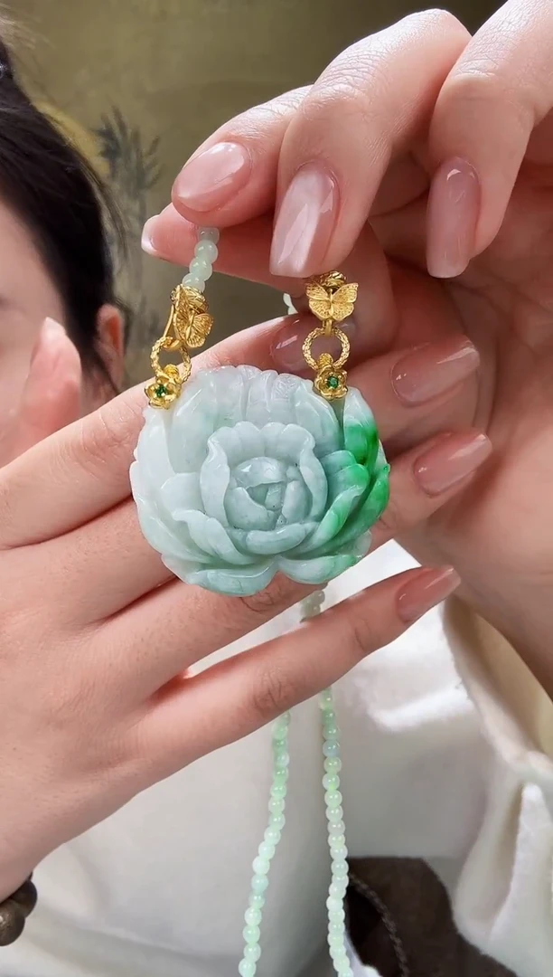 颈饰未镶嵌翡翠吊坠