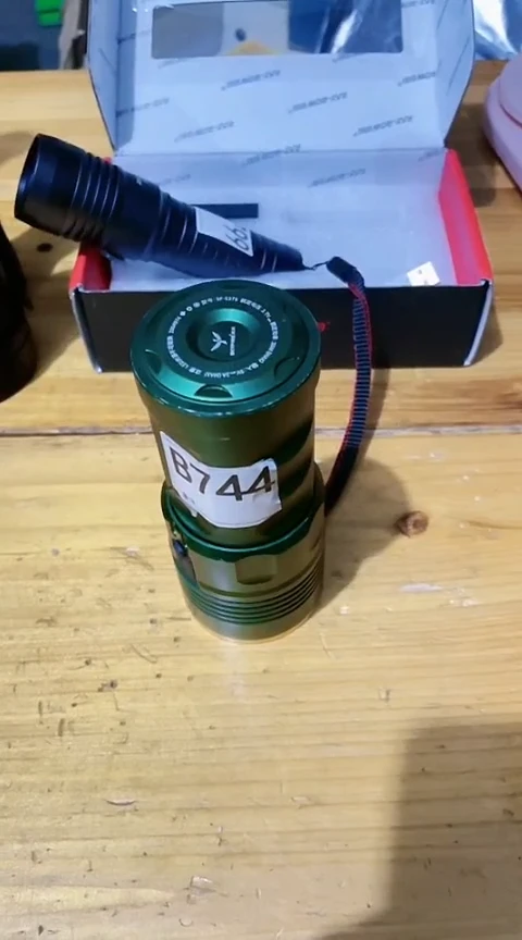 B744定焦六灯珠不带电池